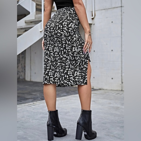 NEW Split Thigh Ditsy Floral Skirt - Picture 5 of 5
